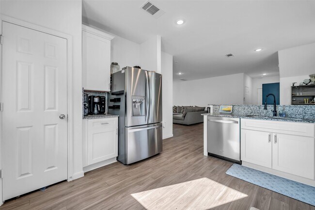 Photo - 7306 Madison Cmns Ln