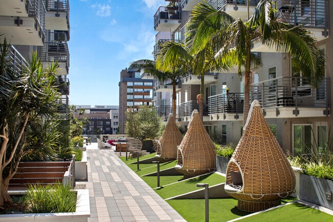 AMLI Park Broadway