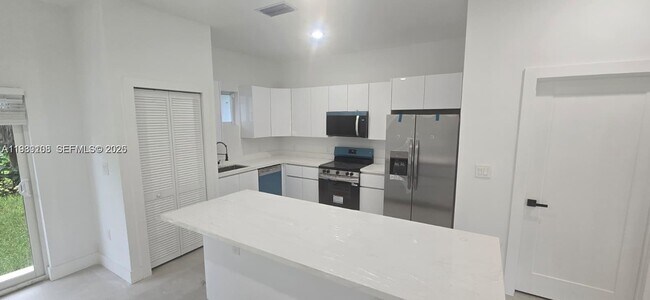 Photo - 141 NW 11th St