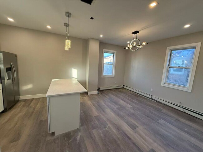 Photo - 1700 77th St