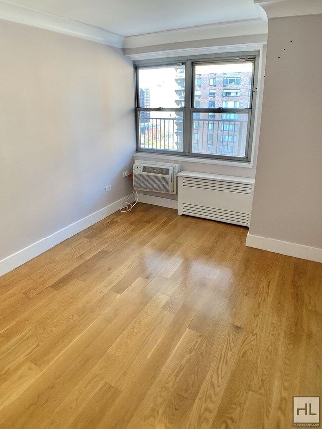 Photo - NO FEE 3 bedroom 2 bathroom with washer and dryer and Balcony / West 97th Street Unit 10