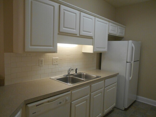 Photo - 3 bedroom, 2 bath condo at Fountain Pointe Unit 103