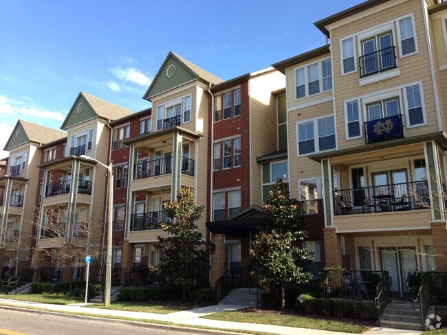 Building Photo - 2 Bedroom, 2 Bath with 1 Parking Space @ C... Rental