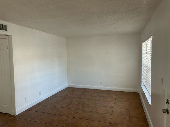 Photo - 401 SW 13th Pl