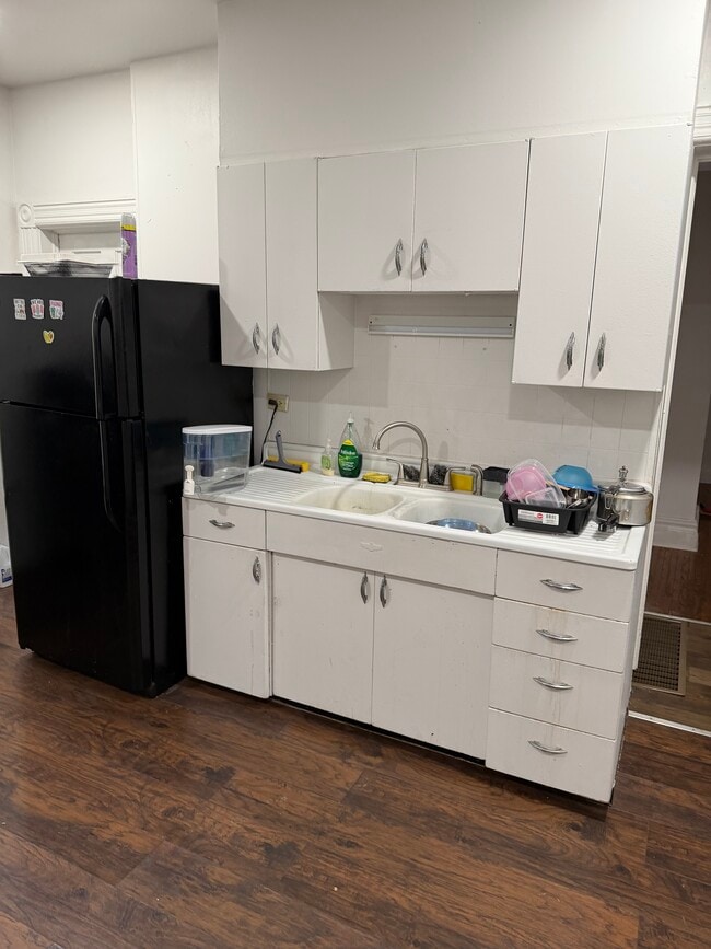 Building Photo - 55 Winspear Ave Unit 1