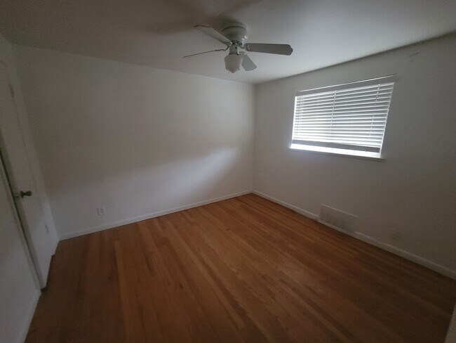 Photo - 1980 Yosemite St Unidad 1980