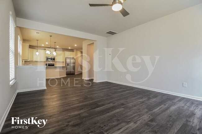 Photo - 310 Ashborne Ln
