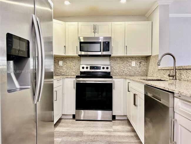 Building Photo - 15430 SW 82nd Ln Unit 633