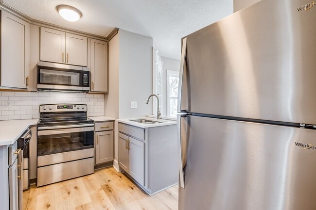 Photo - Enchanting 3 Bedroom 1 Bathroom Home Locat...