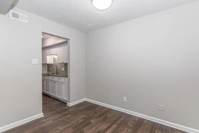 Photo - 7913 N Harwood Rd Unidad 31