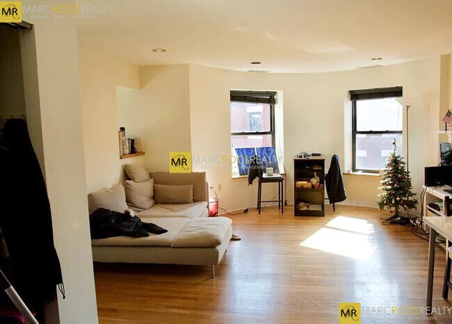 Building Photo - 103 Gainsborough St Unit #403