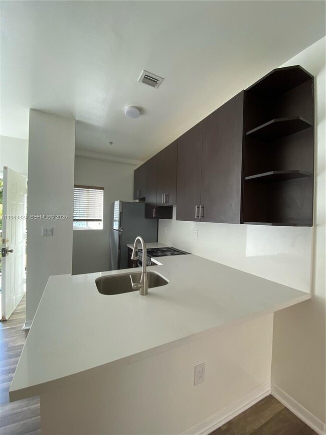 Photo - 928 SW 3rd St Unidad 203