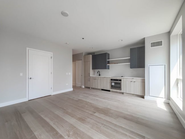 Photo - 120 W Division St