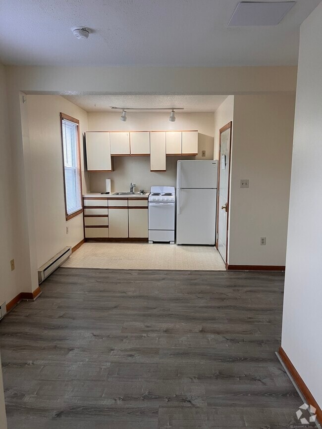 Building Photo - 49 Ledyard Ave Unit 2 Rental
