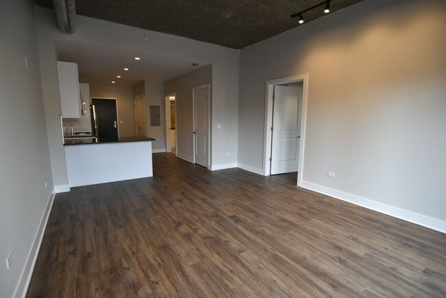 Photo - 3832 N Broadway St Unit 504