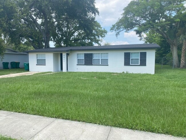 Building Photo - Available Now! Rental