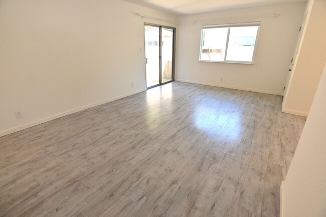 Photo - 1295 Flora Ave