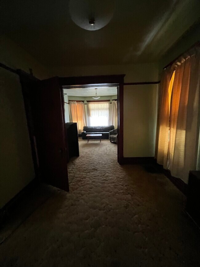 Photo - 909 W Hurlburt St