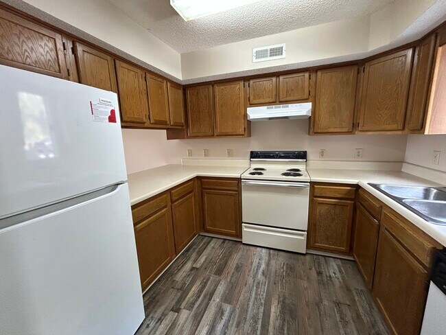 Photo - Laurelwood Apartments