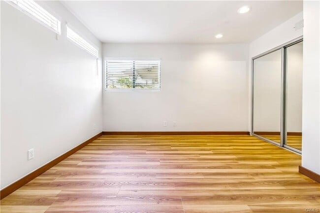 Photo - 1834 Rhodes St