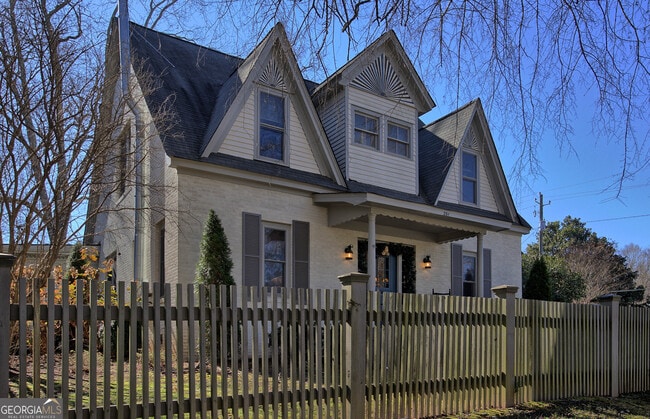 Building Photo - 351 Seavy St