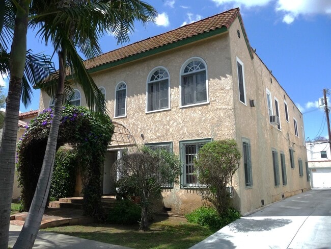 Building Photo - 435 1/2 N Sierra Bonita Ave Unit 435.5