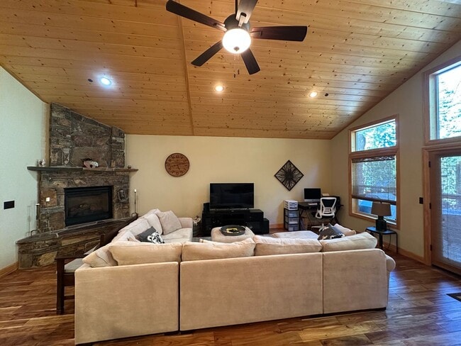 Photo - 11913 Snowpeak Way