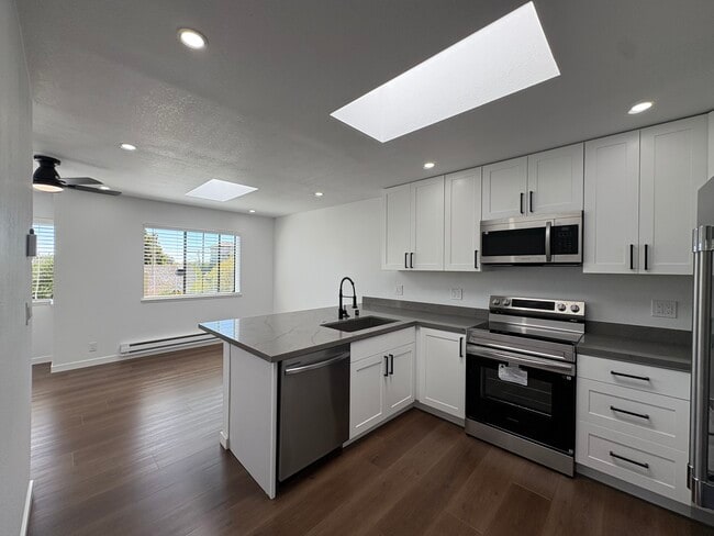 Building Photo - West End Villas Rental