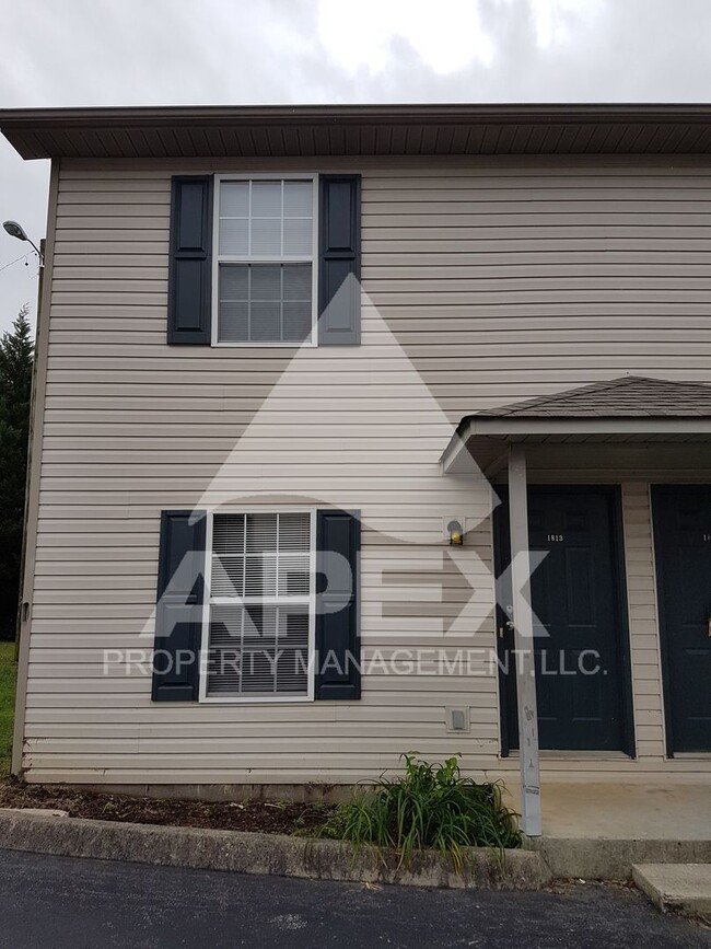 Building Photo - MOVE-IN SPECIAL,NO RENT TIL MAY 1ST! - Nice 2 Bd | 1.5 Ba Townhouse in West Knox Condo Community! Unit 1813