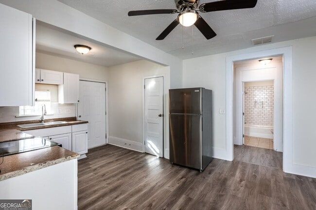 Photo - 404 Paines Ave NW