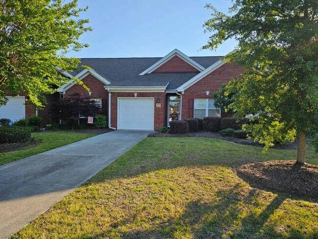 Photo - 204 Hilliard Ct