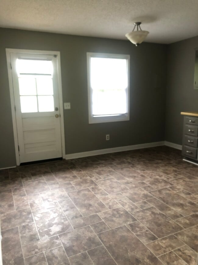Photo - 1142 E Main St