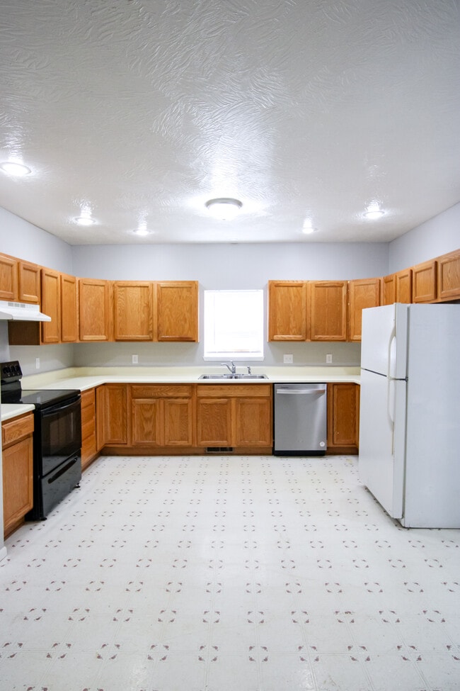 Photo - 613 S Main Ave