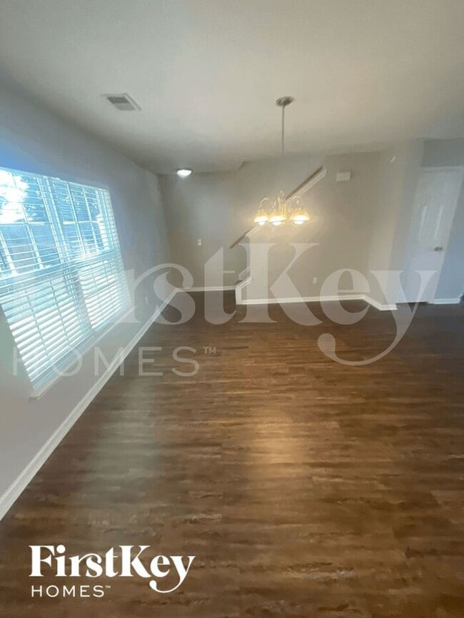 Photo - 1108 Deerberry Rd