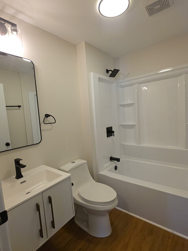 Photo - 411 W Cheves St