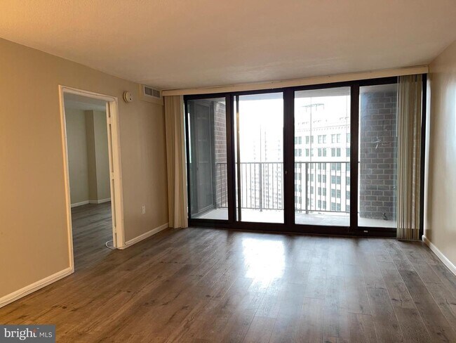 Photo - 1420 Locust St Unit 26D