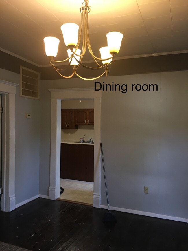 Photo - 302 Elles Ave