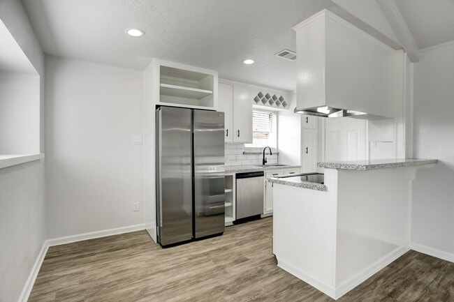 Photo - 5613 Armstrong