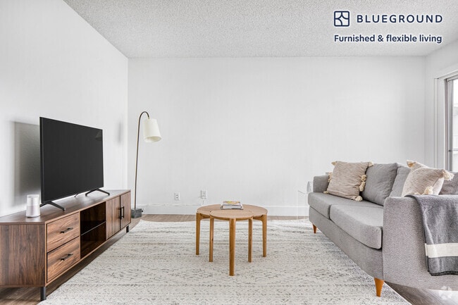 Building Photo - 360 The Village Rental