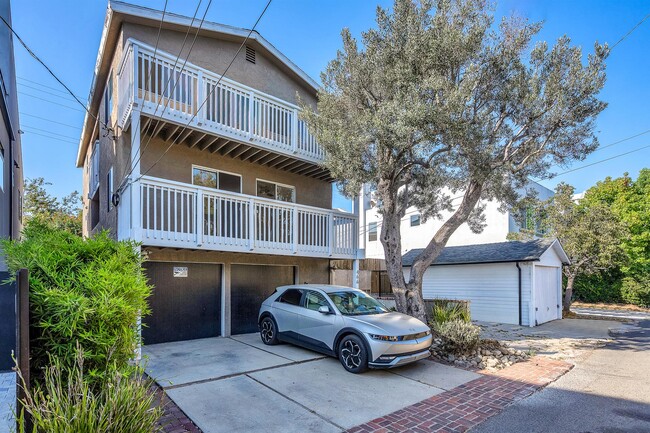 Building Photo - 466 S Venice Blvd Rental