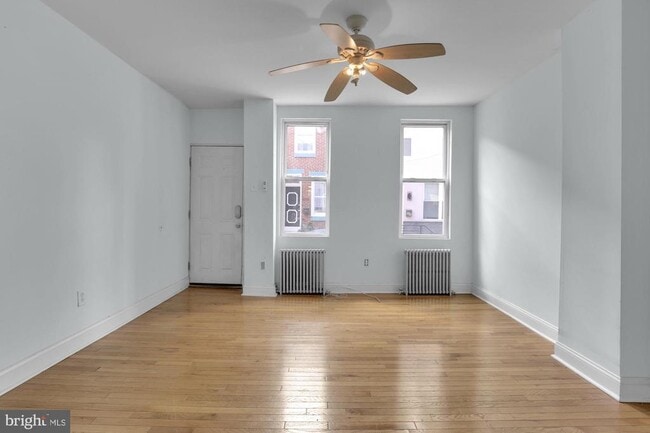 Photo - 443 Emily St