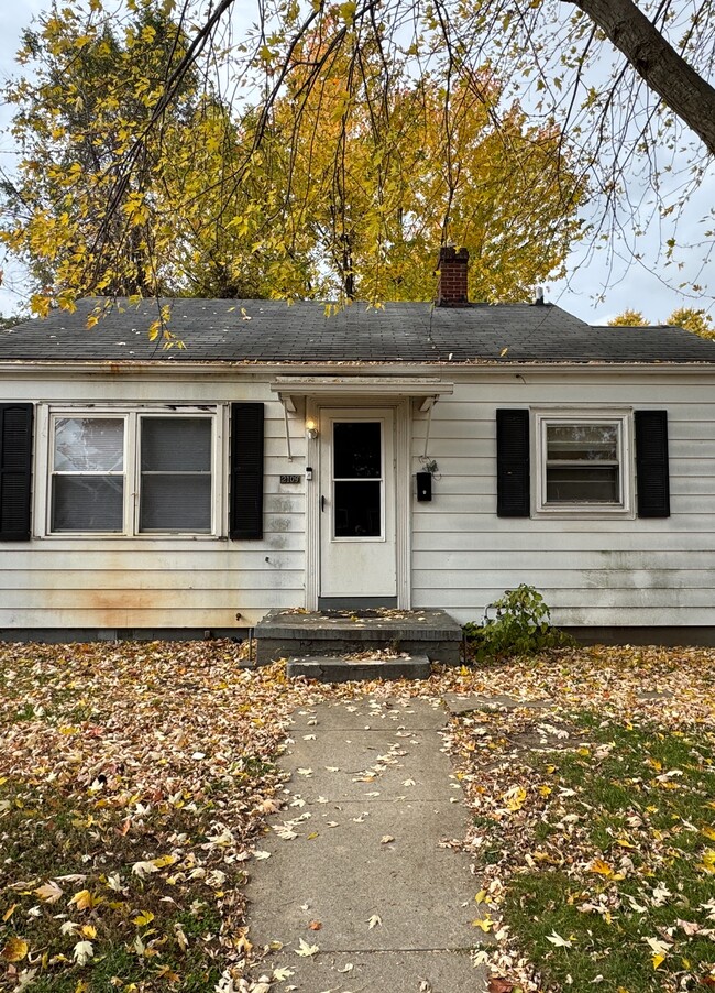 Building Photo - 2109 S Taylor St