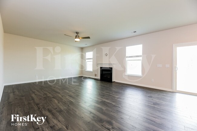 Photo - 569 Hillpark Ln