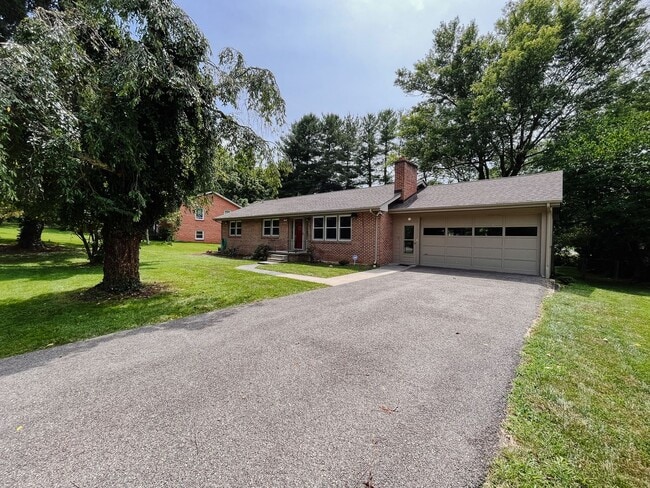 Building Photo - 307 Cork Dr