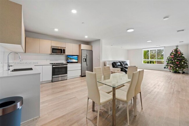 Photo - 2505 NE 193rd St