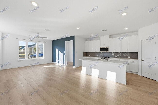 Photo - 1409 Silver Marten Trl