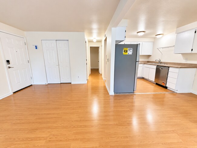 12208 118th Ave E Unit B