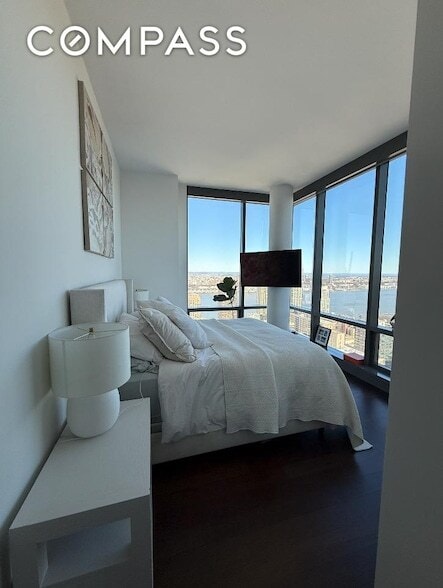 Photo - 200 W 67th St