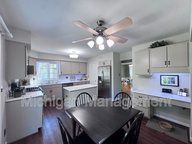 Photo - 42098 Banbury Rd