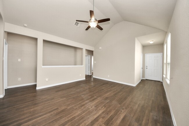 Photo - 17630 Holroyd Rd